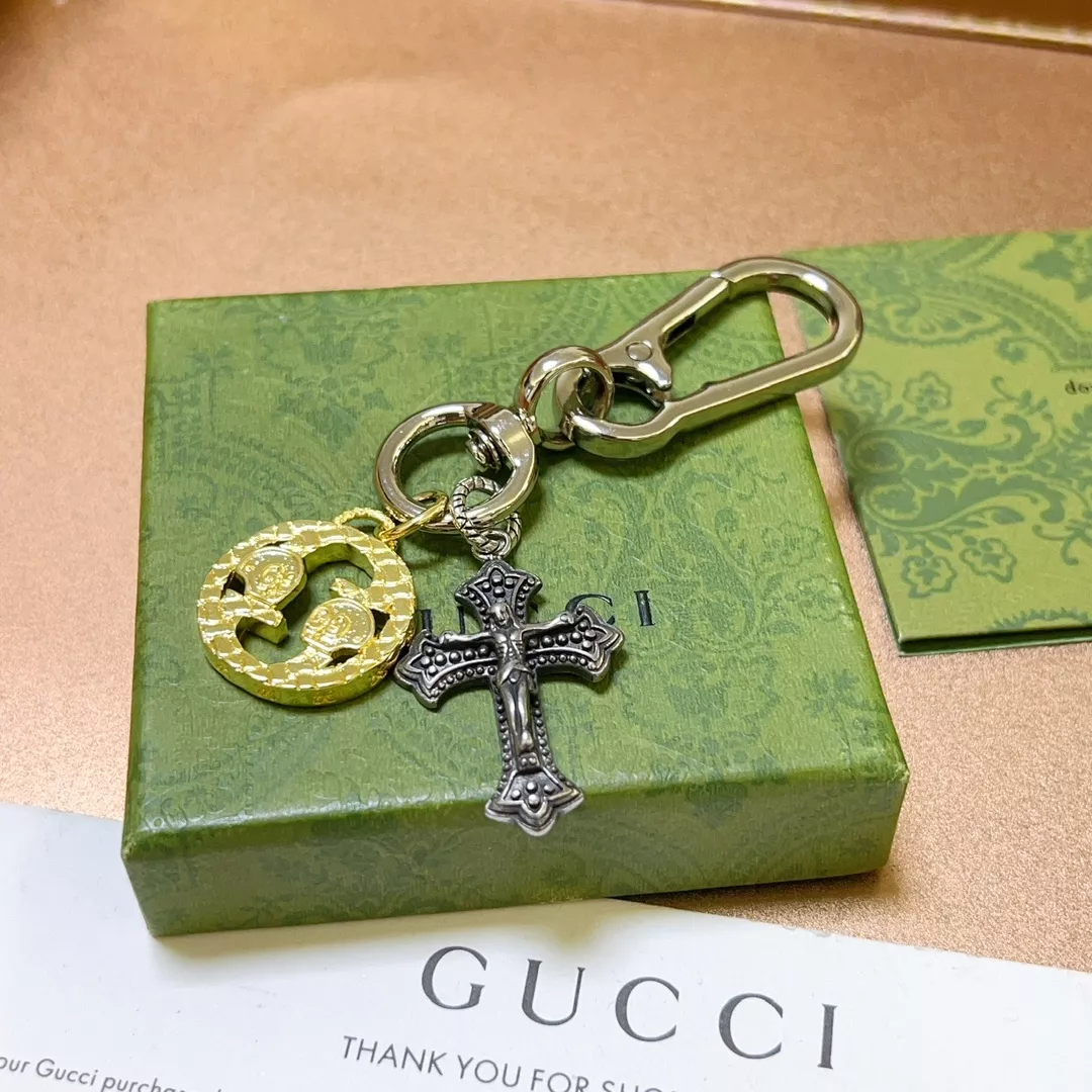 gucci key holder and boucle de sac s_12b15773